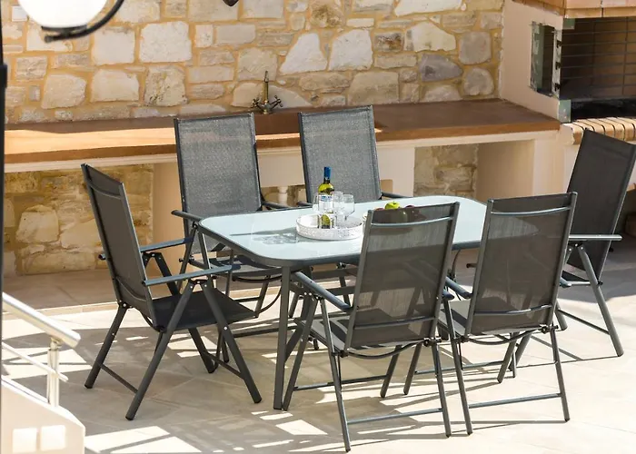Peris Villa
